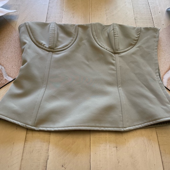 LA Hearts strapless structured tube top size Xs. Zips on the side - Picture 10 of 10